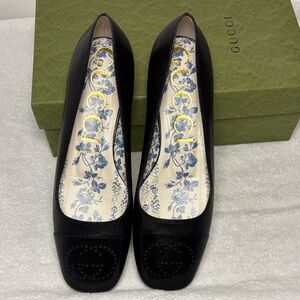 Gucci Black Leather Flats